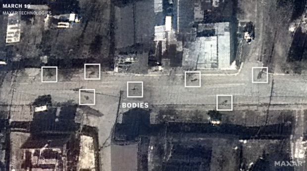 Bucha Satellitenbild, angeblich vom 19. März 2022, zeigt Körper auf einer Strasse liegend